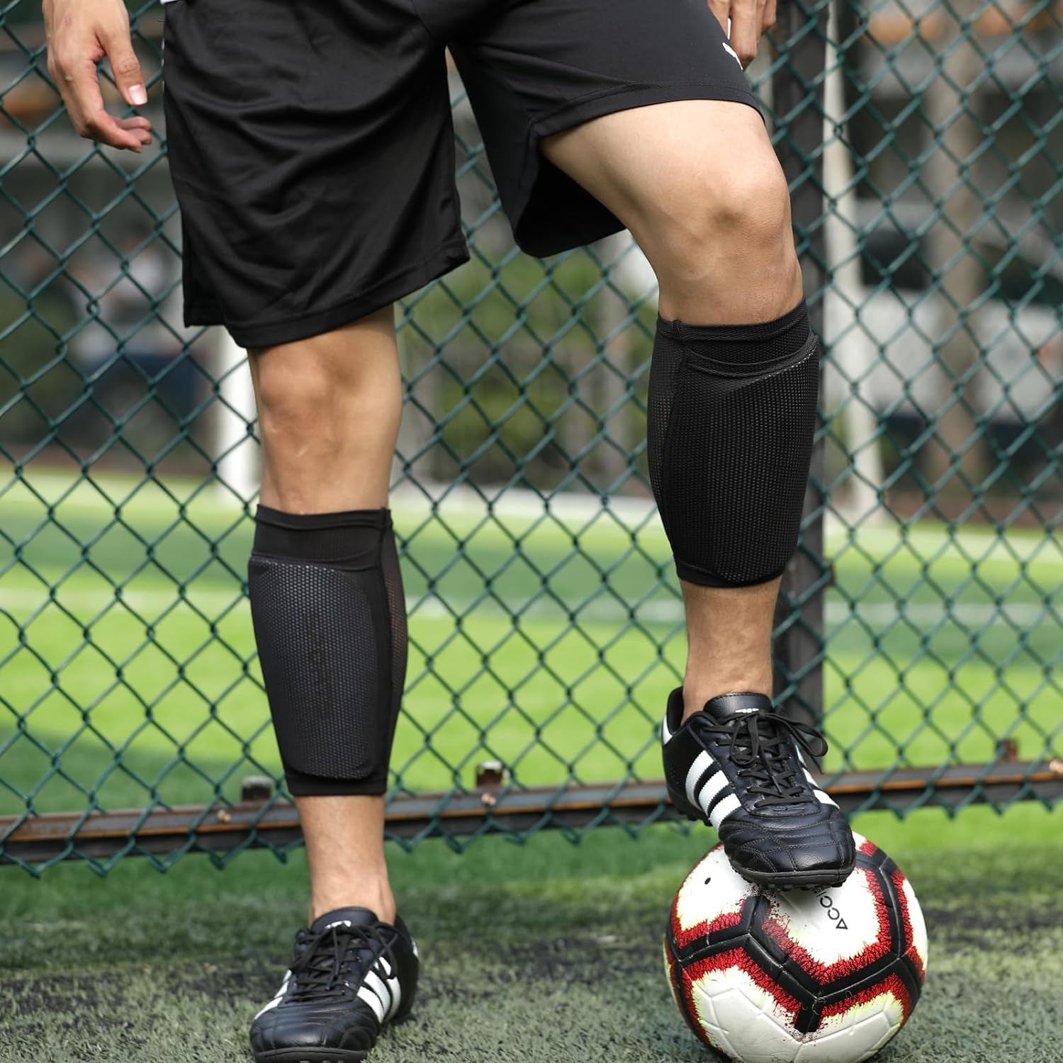 Kids Youth Soccer Shin Guards, Shin Pads and Shin Guard Sleeves for 3-15 Years Old Boys and Girls for Football Games, EVA Cushion Protection Reduce Shocks and Injuries
